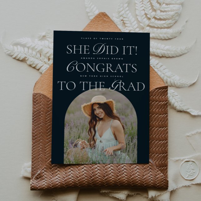 Hon gjorde det i marschhybridtypsnitt Modern Stude Inbjudningar (Skapare uppladdad)