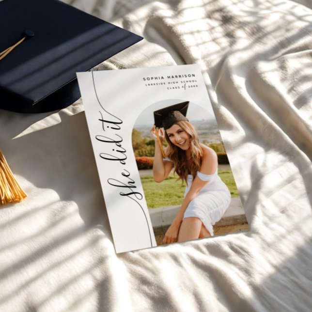 Hon gjorde det med Photo Arch-Lodrät Studenten Inbjudningar (Skapare uppladdad)
