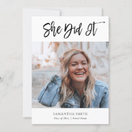 Hon gjorde det moderna kallgrafifoto Studenten Inbjudningar