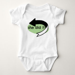 Hon gjorde det! (Vänster pil) T Shirt