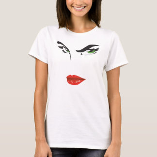 Hon gröna ögon och röd läpparspagetti fäster tank tee shirt