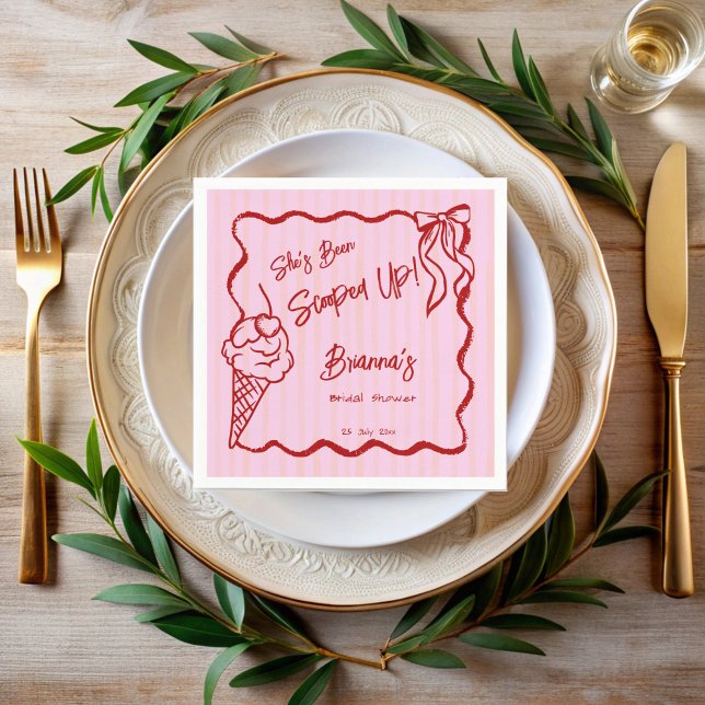Hon har blivit upp scoopad vågig kant skiss bröllo pappersservett (She's been scooped up handrawn sketch pink wavy border ice cream bridal monogrammed printed napkins)