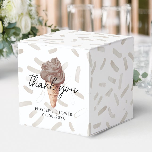 Hon har blivit uppskurna i chokladskorgen presentaskar (Skapare uppladdad)