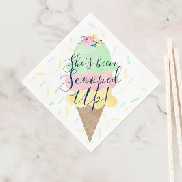 Hon har fått en soppad Möhippa för iskräm Pappersservett