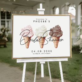 Hon har fått Möhippans välkomstskylt. Poster