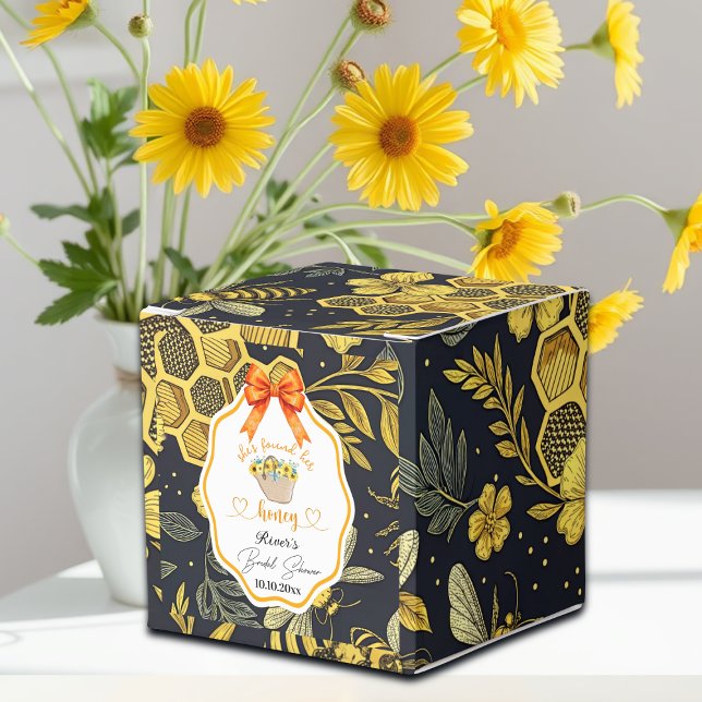 Hon hittade sin bröllopsduscha för Bion   Presentaskar (Skapare uppladdad)