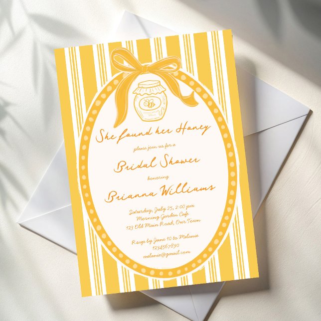 Hon hittade sin honung gula ränder bröllopsdusch inbjudningar (She found her honey vintage yellow stripes coquette bridal shower invitation cards template)