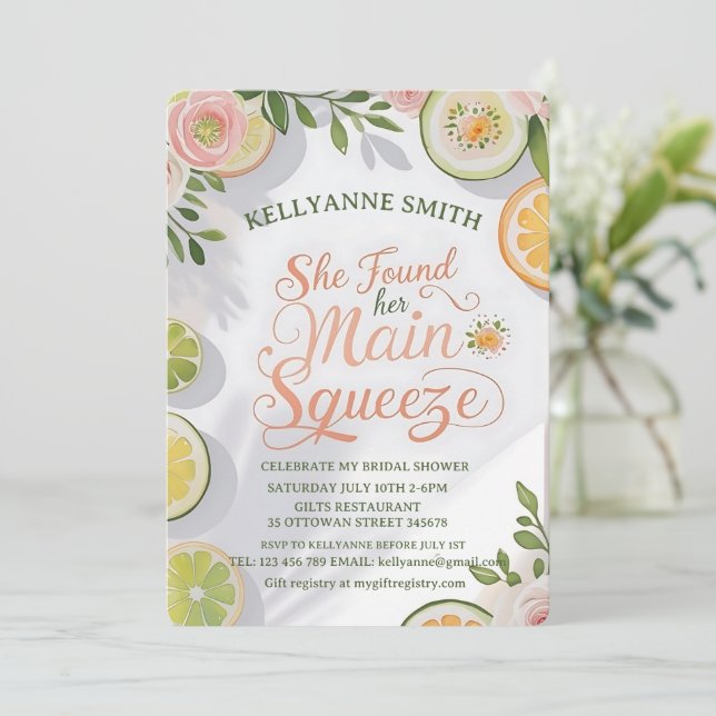 Hon hittade sin huvudsakliga squeeze citrus bröllo inbjudningar (Stående Fram)