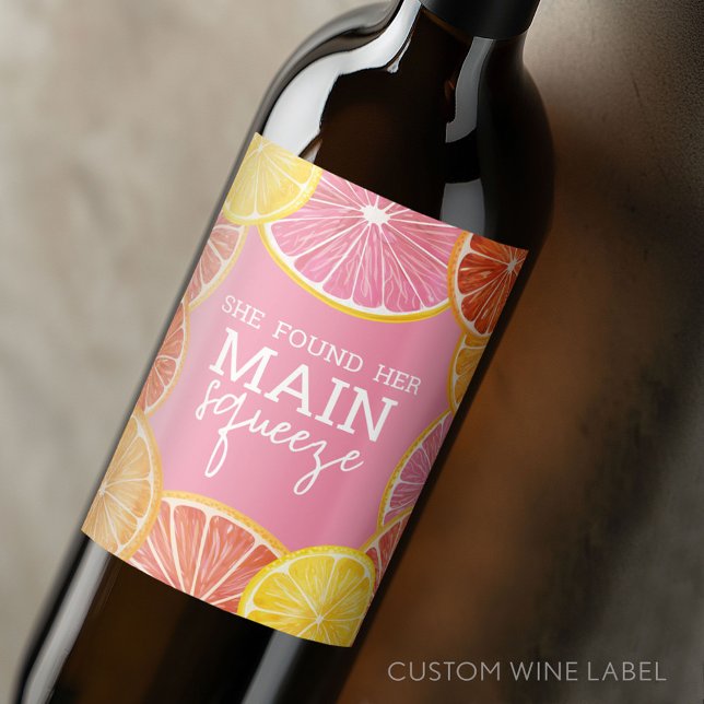 Hon hittade sin viktigaste Möhippa. Vinflaska Etikett (Custom Wedding Anniversary Wine Label)
