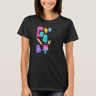 Hon jobbar gärna med Händer Baker Women T Shirt