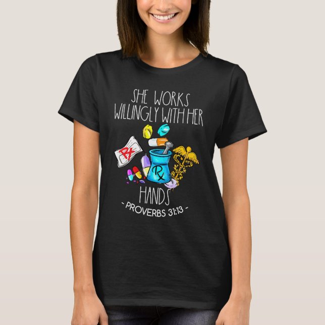 Hon jobbar med sin Händer Pharmacy Techni. T Shirt (Framsida)