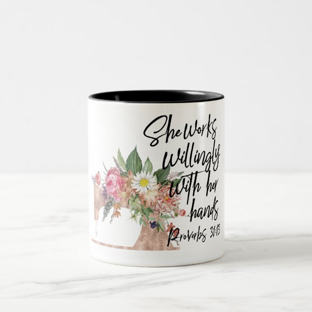 Hon jobbar med sin Händer/syning Mugg (Center)