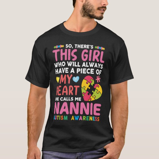 Hon kallar mig Nannie Autism Medveten T Shirt (Framsida)