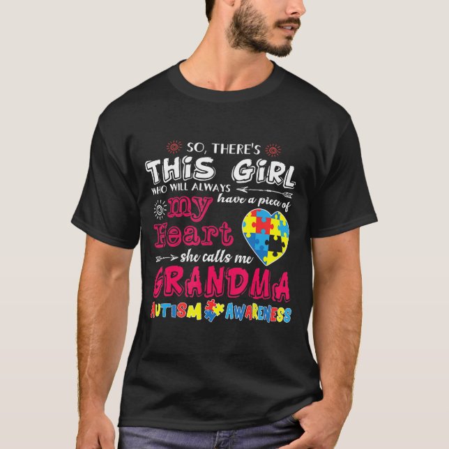 Hon kallar mormor Autistic Awaren T Shirt (Framsida)
