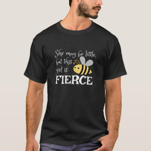 Hon kanske är liten, men den här tjejen är våldsam t shirt