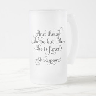 Hon kanske är liten, men hon är hård. Shakespeare Frostat Ölglas
