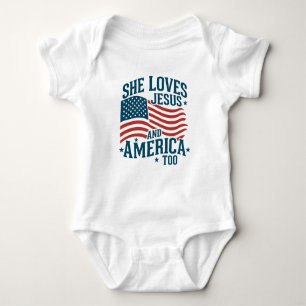Hon Kärlek Jesus och Amerika till USA flagga 4:e T Shirt