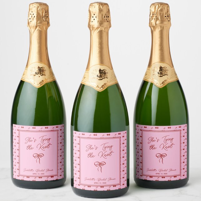 Hon Knutar Knuten Körsbärsbröllop (Add a personal touch to your bridal shower with this cherry "She's Tying the Knot" champagne label)