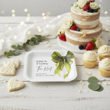 Hon knyter knuten Bröllopsdusch i chartreuse sling