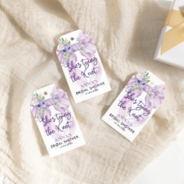 Hon knyter knuten bröllopsfest lila slinga  presentetikett