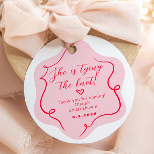 Hon knyter knuten retro vågig rosa och röd gåvor etiketter