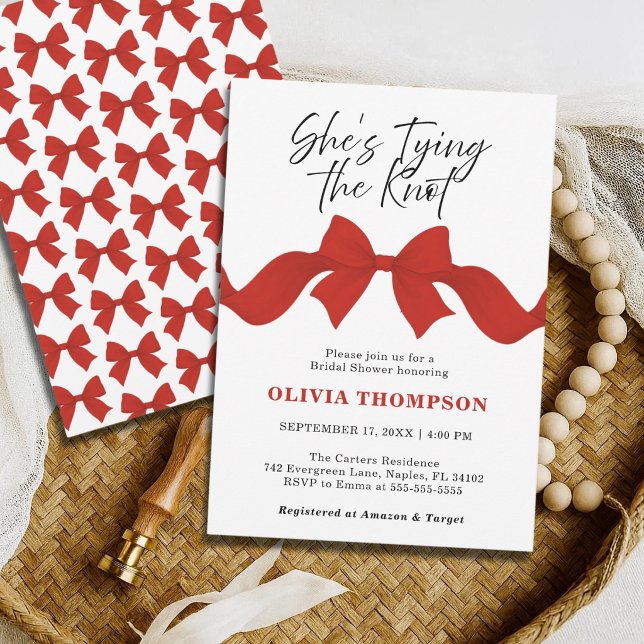 Hon knyter knuten Röd Bow Bröllopsdusch Inbjudningar (Skapare uppladdad)