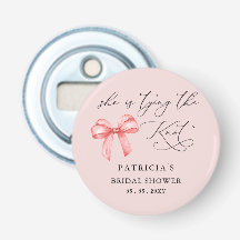 Hon knyter knuten rosa båge Bröllopsdusch