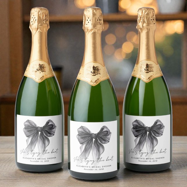 Hon knyter knuten Svart Bow Bröllopsdusch (Shes Tying The Knot Black Bow Bridal Shower Sparkling Wine Label)