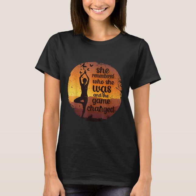 Hon kom ihåg vem hon var och matchen ändrades t shirt (Framsida)