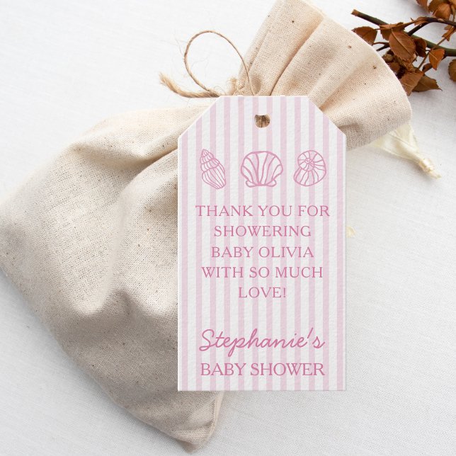 Hon kommer hit snart Rosa snäckskal Bebisbad Presentetikett (Skapare uppladdad)