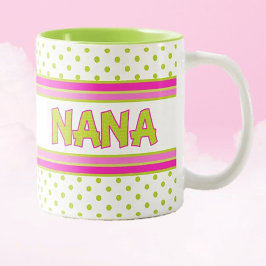 Hon kommer Kärlek! Gift Mugg för Nana