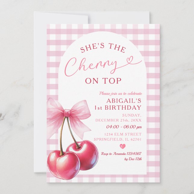 Hon kör på Top Gingham Rosa Birthday Bow Inbjudningar (Framsida)