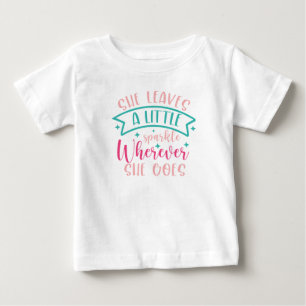 Hon lämnar en liten glimt efter sig t shirt