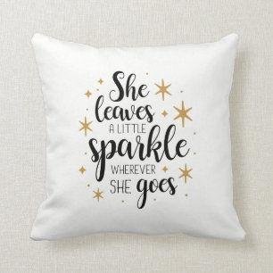 Hon Lämnar en liten Gnistra Red Kärlek Cushion Kudde