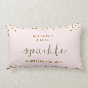 Hon lämnar lite en Sparkle™ dekorativ kudde
