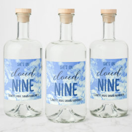 Hon ligger på molnet! Bröllopsfest/Bachelorette Spritflaskor Etikett