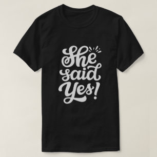 Hon sa ja – Förlovningsannons T Shirt