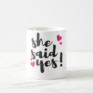 Hon sa ja! Förlovningsfirande – Romantiskt Kaffemugg