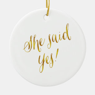 Hon sa ja Quote Faux Gold Foil Metallic Design Julgransprydnad Keramik