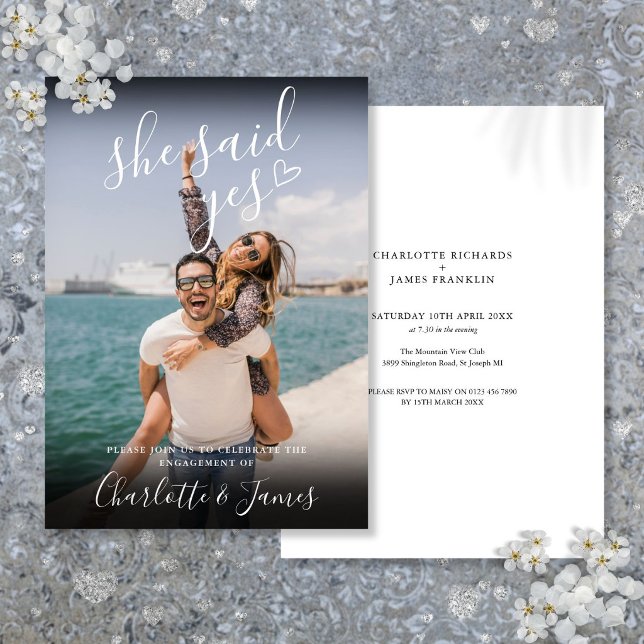 Hon Sade Ja Kärlek Hjärtfoto Förlovningsfest Inbjudningar (She Said Yes Love Heart Photo Engagement Party Invitation)