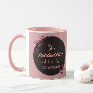 Hon sätter Guds första Rosa-Inside Mugg inspiratio