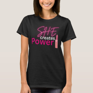 Hon Skapar Kraft Kvinnors Empowerment T Shirt