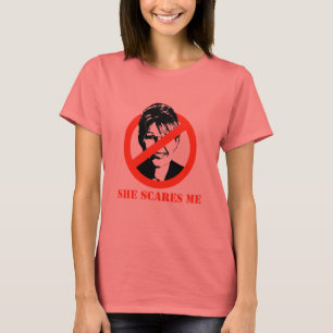 Hon skrämmer mig t shirt