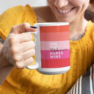 Hon som Dares vinner Motiv Rosa Rand Kaffemugg