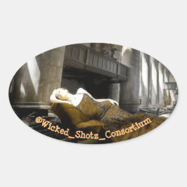 Hon stannar ovalt klistermärke