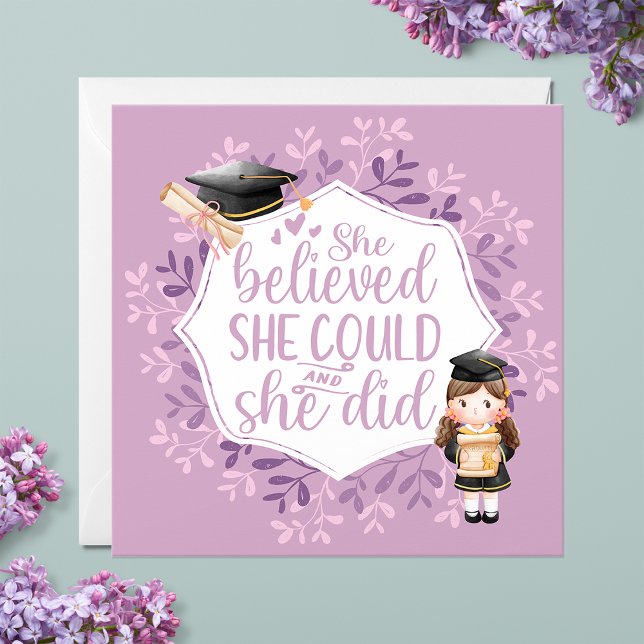 Hon trodde att hon kunde ha Lila med Studenten Fla (Believed She Could Purple Flat Single Card for Graduation)