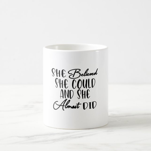 Hon trodde att hon kunde och hon gjorde nästan kaffemugg (Center)