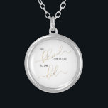 Hon trodde att hon kunde så hon inspirerade citate silverpläterat halsband<br><div class="desc">Vår typografi citerar runt halsbandet och citerar: "Hon tror att hon kunde det". Tros vara i ett vackert kalligrafskript som är skrivet med faux guld, som på ett bra sätt står i kontrast till resten av citatet i en djup, rik svart, modern sans serif-skrift. En gåva till dig själv, eller...</div>