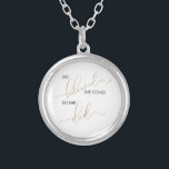 Hon trodde att hon kunde så hon inspirerade citate silverpläterat halsband<br><div class="desc">Vår typografi citerar runt halsbandet och citerar: "Hon tror att hon kunde det". Tros vara i ett vackert kalligrafskript som är skrivet med faux guld, som på ett bra sätt står i kontrast till resten av citatet i en djup, rik svart, modern sans serif-skrift. En gåva till dig själv, eller...</div>
