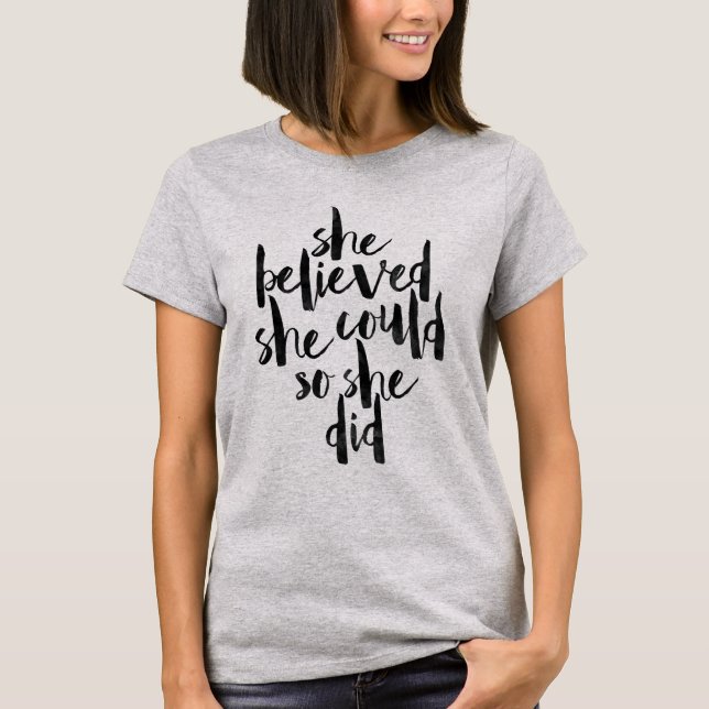 Hon trodde henne kunde, så hon gjorde t-shirt (Framsida)